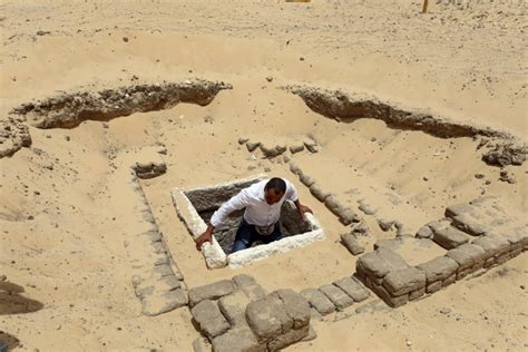 ancient egyptian burial site and 17 mummies discovered in cairo metro