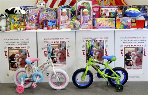 toys  tots brightens christmas     community