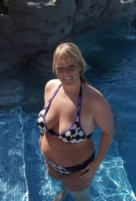 Big Tits Blonde In The Pool Numberjuan738