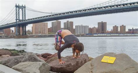 5 Steps To Conquering Crow Pose Mindbodygreen