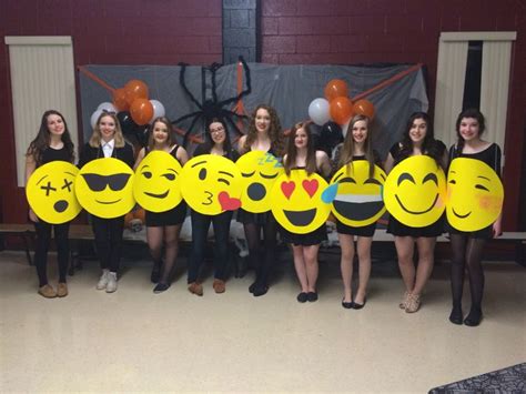 Diy Emoji Costumes More Halloween Kostüme Gruppe