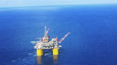 close  personal    story oil rig   gulf npr