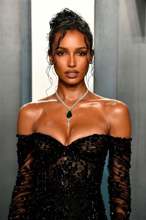 Jasmine Tookes Beautiful Boobs In Sexy Cleavage At 2020 Vanity Fair