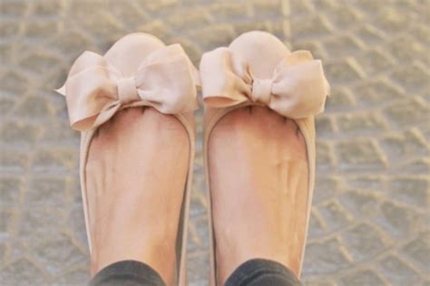 shoes flats bows cute bow bowflats nude nudeflats nude shoes pink ribbon ballet flats