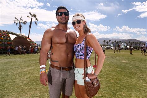 a pair posed at coachella in 2014 cute couples at summer music festivals popsugar love and sex