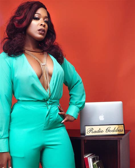 Wow Click To See The Great Curves On Moet Abebe As She