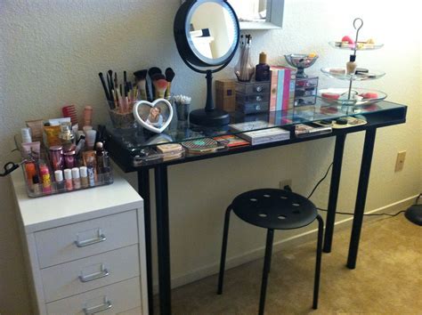 DIY Makeup Organizer with Catchy Look