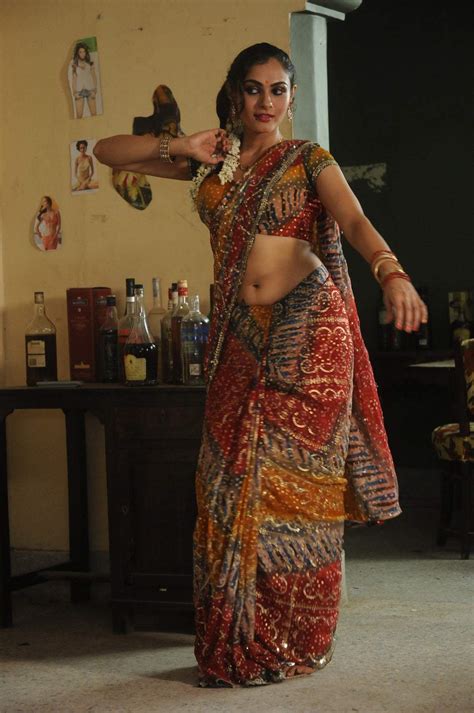 actress andrea jeremiah hot saree navel show photos