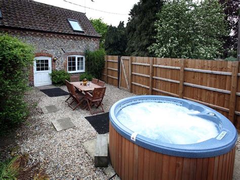 25 stunning garden hot tub designs