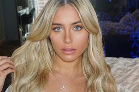 Love Island 2018 Ellie Brown Flaunts Curves In Plunging