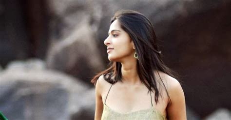 actress anushka removing saree photos anushka shetty without clothes
