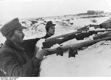 [photo] German Volkssturm Troops With Panzerfäuste At Königsberg