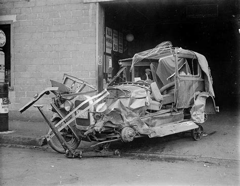 feral irishman absolutely amazing pictures  early car wrecks
