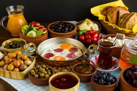 het turkse ontbijt  een feest van verschillende smaken