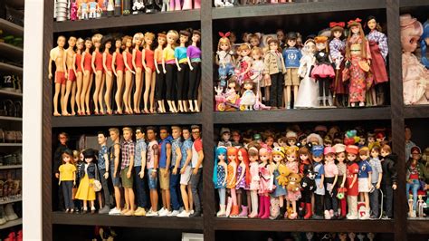worlds  largest collection  barbie dolls belongs   foul