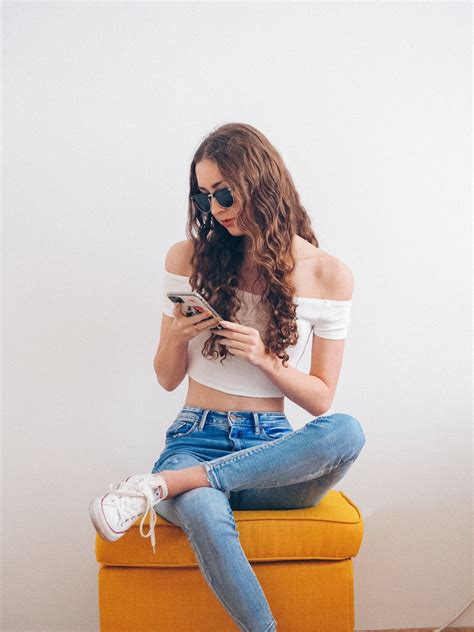 Sitting Girl Pictures Download Free Images On Unsplash