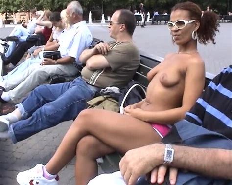 dbm video esibizionisti nudi in strada porndoe