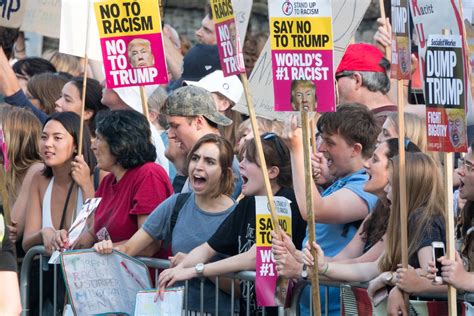 Big Protests Greet Trumps Visit To Britain The New York Times