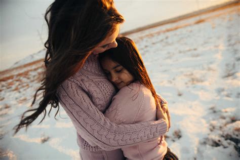 here s what daughters need from moms to help build confidence