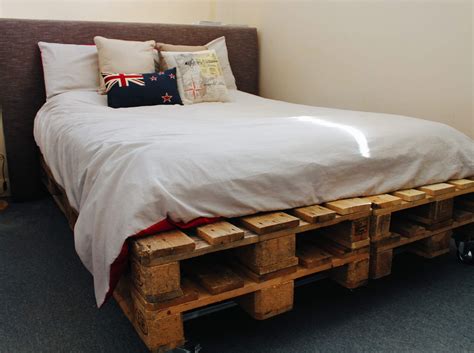 20 wood pallets for bed