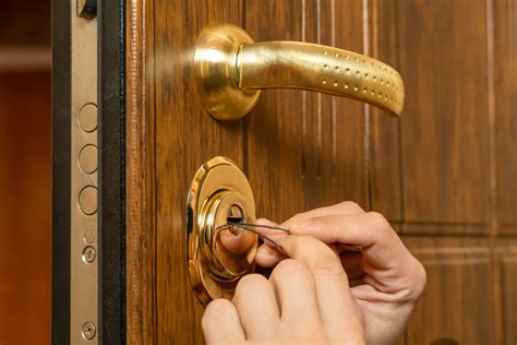 pick  door lock  household items