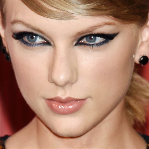 Taylor Swift Makeup Black Eyeshadow Blue Eyeshadow