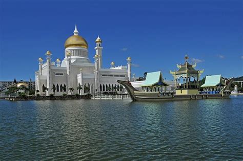 10 most amazing and beautiful mosques in the world wonderslist