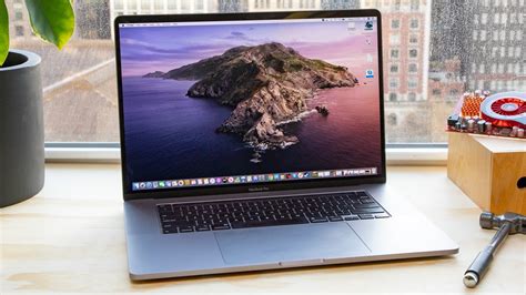 apple macbook pro  review specs pricing