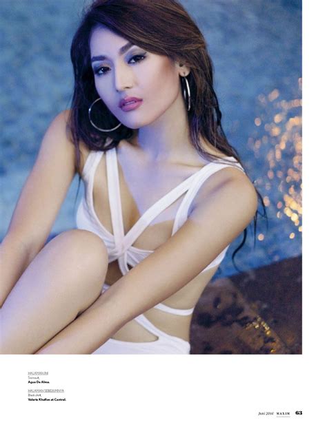 Full Foto Hot Cantik Seksi Maria Selena Di Majalah Maxim