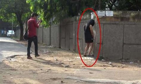 watch video a woman caught peeing on streets indiatv news