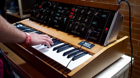 moog  reintroduces  classic minimoog model  synthesizer