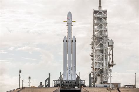spacexs big rocket  falcon heavy finally reaches  launchpad   york times
