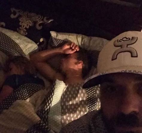 man catches girlfriend cheating in bed with another man so he took selfies with them