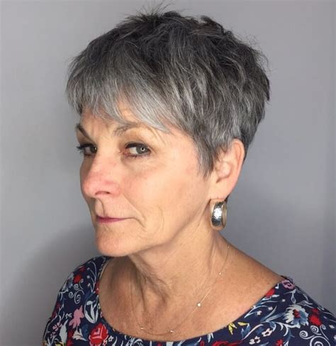 Short Pixie Haircuts For Older Women 15