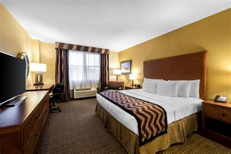 deluxe king room  golden hotel