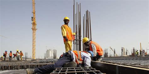 duizenden overlijdens van arbeidsmigranten  qatar niet onderzocht mo