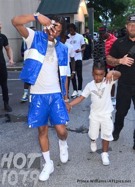 lil baby brings  son  stage  birthday bash    steals