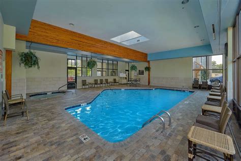 pigeon forge hotel  indoor pool  outdoor pool inn   river