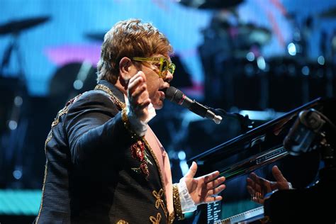 Elton John S Farewell Yellow Brick Road Concert Is An Emotional Goodbye