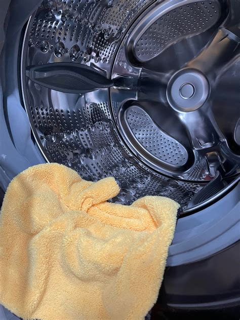 frontloading washer mildew avoidance  microfiber towel rlifehacks