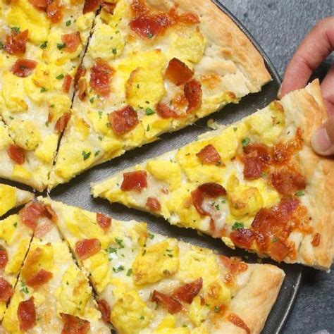 breakfast pizza {bacon egg and cheese} tipbuzz