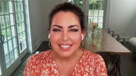 bobbie thomas shares her favorite fall makeup and skin care