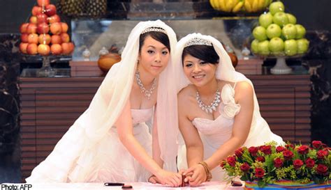 Taiwan Women In Same Sex Buddhist Wedding Lite And Ez