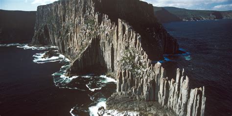 gorgeous tasmanian cliffs    reason  visit australia huffpost