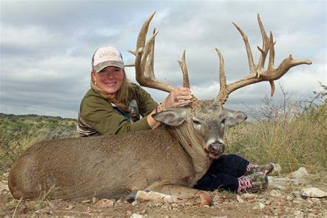 star  ranch  day whitetail deer hunt   hunter    hunter  texas includes