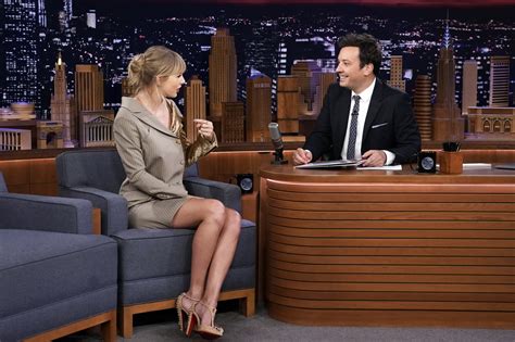 taylor swift appears plays   song  jimmy fallons tonight show