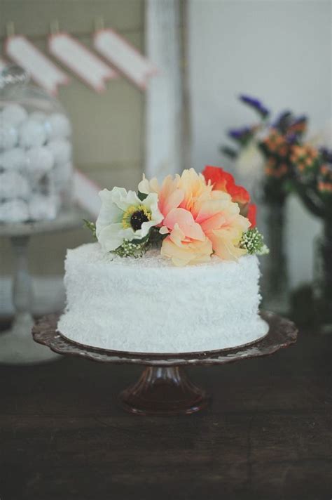 white wedding cakes simple white wedding cake with floral decoration