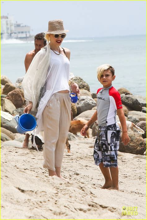 Gwen Stefani Malibu Beach Mama With Kingston And Zuma Photo 2908992