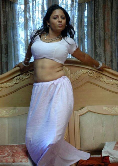sunakshi hot south indian actress hd navel show in saree