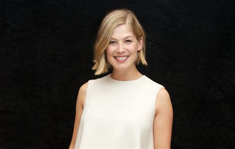 rosamund pike 25 hottest sex symbols of 2014 rolling stone